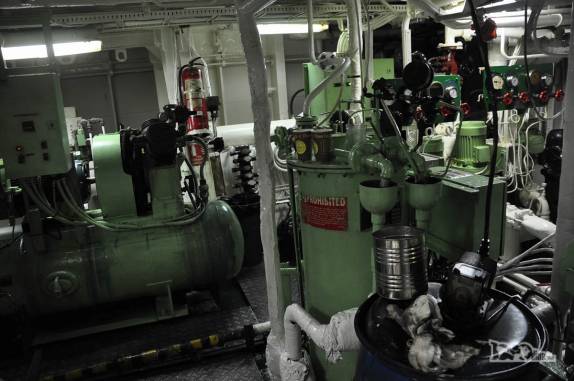 Visitando a Sala de Máquinas do Sea Spirit e seus possantes motores, durante nossa travessia da Drake Passage